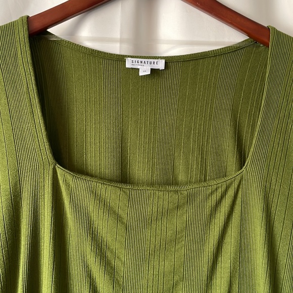 Signature Reitmans Stretchy Top - Picture 2 of 5